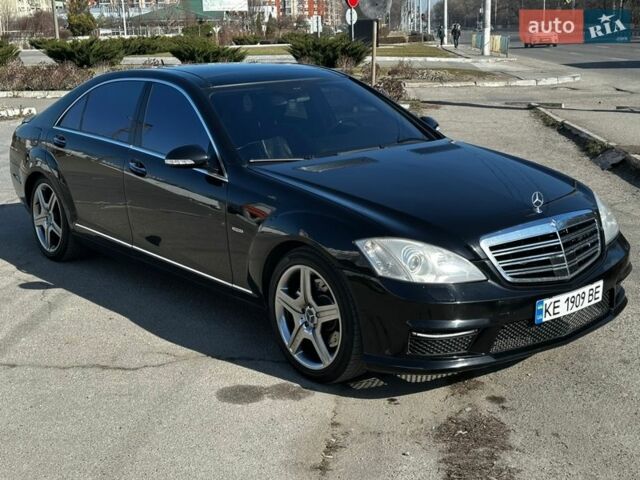 Черный Мерседес С Класс, объемом двигателя 5.46 л и пробегом 299 тыс. км за 9000 $, фото 1 на Automoto.ua