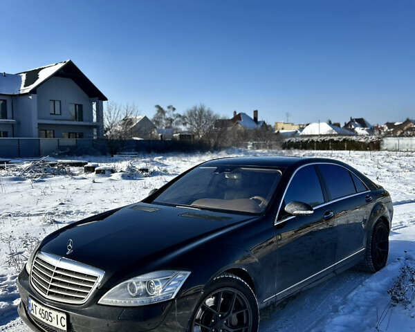 Чорний Мерседес С Клас, об'ємом двигуна 5.46 л та пробігом 330 тис. км за 9300 $, фото 1 на Automoto.ua