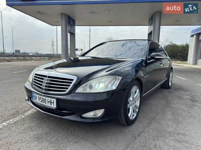 Чорний Мерседес С Клас, об'ємом двигуна 5.5 л та пробігом 299 тис. км за 11500 $, фото 1 на Automoto.ua
