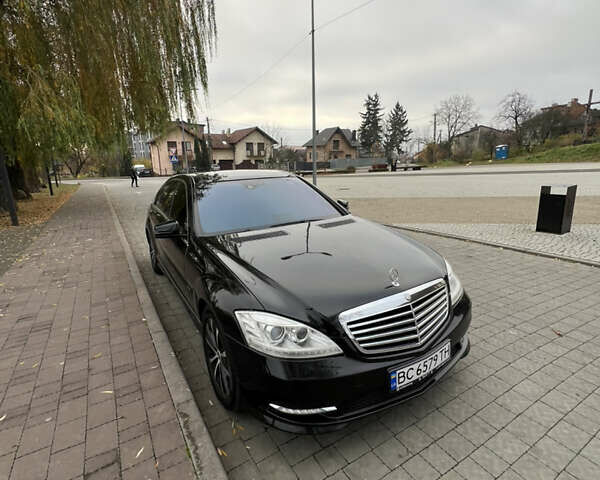 Черный Мерседес С Класс, объемом двигателя 5.5 л и пробегом 190 тыс. км за 11000 $, фото 1 на Automoto.ua
