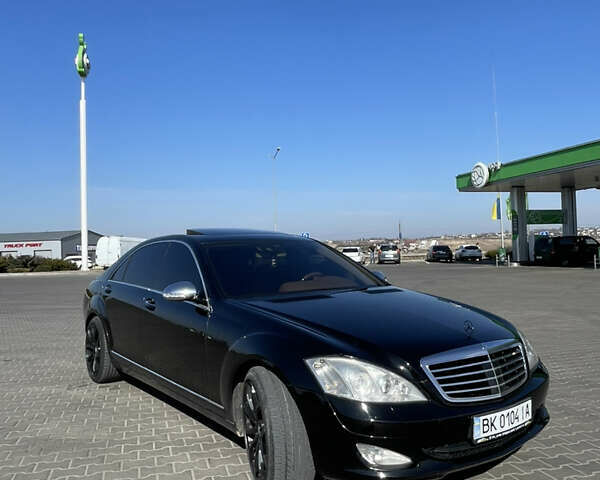 Чорний Мерседес С Клас, об'ємом двигуна 3.5 л та пробігом 340 тис. км за 10000 $, фото 1 на Automoto.ua