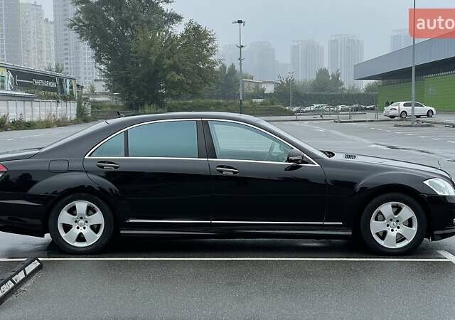 Черный Мерседес С Класс, объемом двигателя 3.5 л и пробегом 330 тыс. км за 12000 $, фото 1 на Automoto.ua