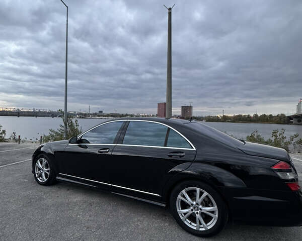 Чорний Мерседес С Клас, об'ємом двигуна 5 л та пробігом 229 тис. км за 8700 $, фото 1 на Automoto.ua