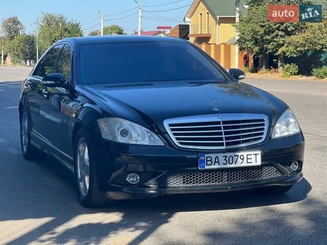 Черный Мерседес С Класс, объемом двигателя 5.5 л и пробегом 220 тыс. км за 10500 $, фото 1 на Automoto.ua