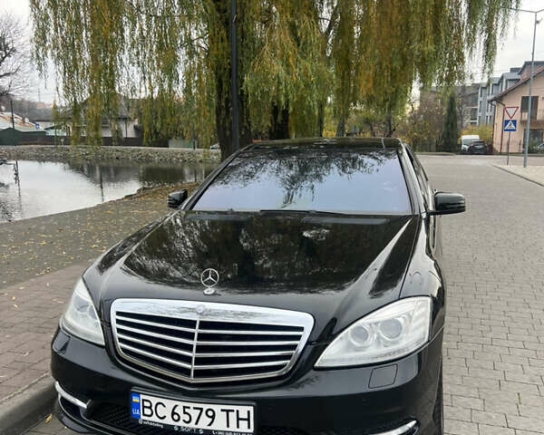 Черный Мерседес С Класс, объемом двигателя 5.51 л и пробегом 189 тыс. км за 12000 $, фото 1 на Automoto.ua