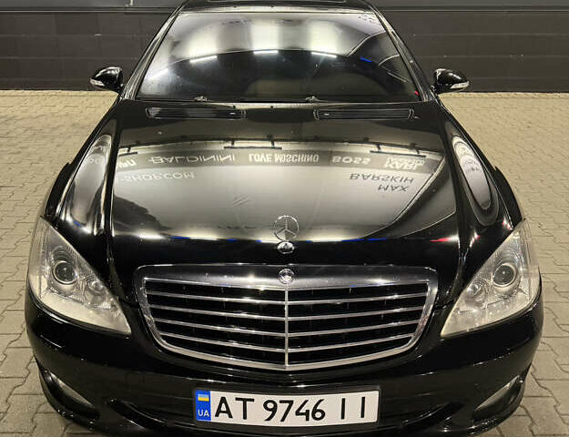 Черный Мерседес С Класс, объемом двигателя 5.5 л и пробегом 176 тыс. км за 8499 $, фото 1 на Automoto.ua