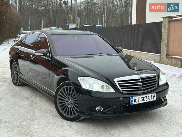 Черный Мерседес С Класс, объемом двигателя 5.5 л и пробегом 340 тыс. км за 10500 $, фото 1 на Automoto.ua