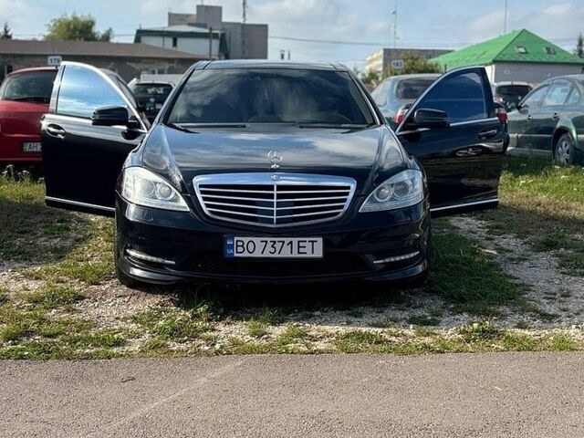 Чорний Мерседес С Клас, об'ємом двигуна 5.5 л та пробігом 256 тис. км за 12300 $, фото 1 на Automoto.ua