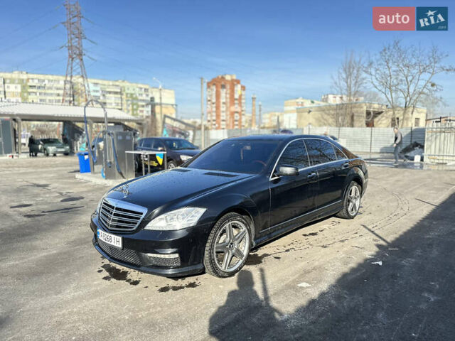 Черный Мерседес С Класс, объемом двигателя 5.5 л и пробегом 172 тыс. км за 11500 $, фото 1 на Automoto.ua
