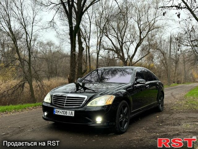 Чорний Мерседес С Клас, об'ємом двигуна 5.5 л та пробігом 182 тис. км за 12900 $, фото 1 на Automoto.ua
