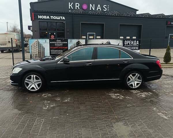 Черный Мерседес С Класс, объемом двигателя 4.7 л и пробегом 339 тыс. км за 11000 $, фото 1 на Automoto.ua