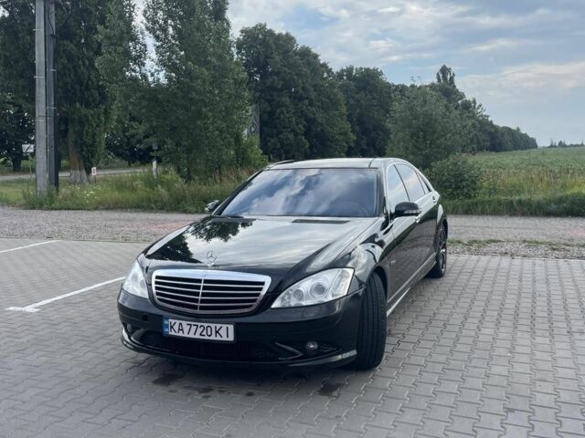 Черный Мерседес С Класс, объемом двигателя 5.5 л и пробегом 220 тыс. км за 11500 $, фото 1 на Automoto.ua