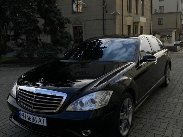Черный Мерседес С Класс, объемом двигателя 5.5 л и пробегом 303 тыс. км за 10400 $, фото 1 на Automoto.ua