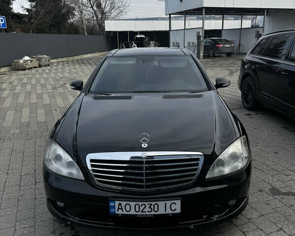 Чорний Мерседес С Клас, об'ємом двигуна 5.5 л та пробігом 409 тис. км за 10500 $, фото 1 на Automoto.ua