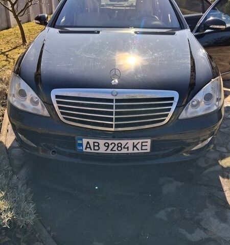 Черный Мерседес С Класс, объемом двигателя 4.66 л и пробегом 190 тыс. км за 12500 $, фото 1 на Automoto.ua