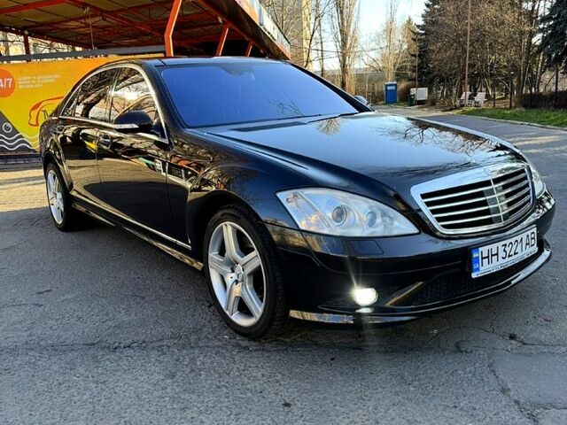 Чорний Мерседес С Клас, об'ємом двигуна 5.5 л та пробігом 220 тис. км за 10000 $, фото 1 на Automoto.ua