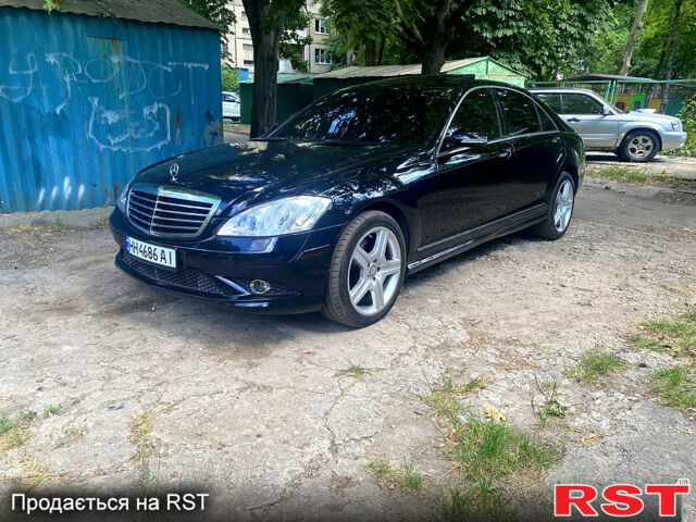 Черный Мерседес С Класс, объемом двигателя 5.5 л и пробегом 291 тыс. км за 8000 $, фото 1 на Automoto.ua