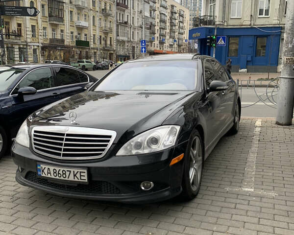 Черный Мерседес С Класс, объемом двигателя 5.5 л и пробегом 160 тыс. км за 13500 $, фото 1 на Automoto.ua
