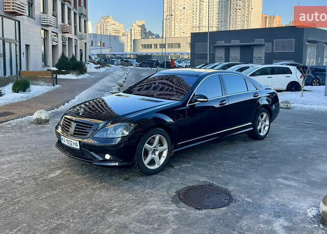 Чорний Мерседес С Клас, об'ємом двигуна 5.5 л та пробігом 387 тис. км за 10999 $, фото 1 на Automoto.ua