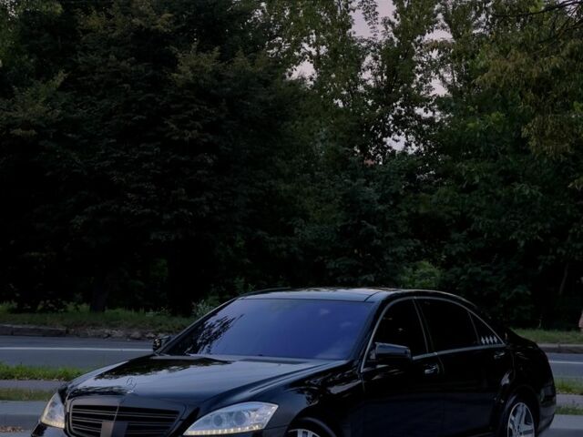 Чорний Мерседес С Клас, об'ємом двигуна 5.5 л та пробігом 295 тис. км за 12499 $, фото 1 на Automoto.ua