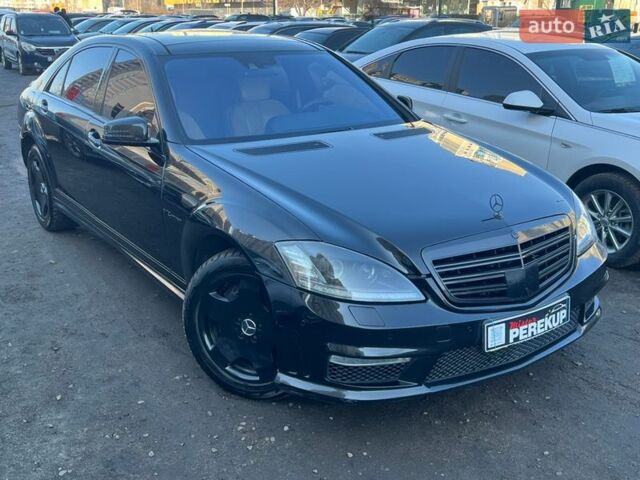 Черный Мерседес С Класс, объемом двигателя 5.51 л и пробегом 300 тыс. км за 12199 $, фото 1 на Automoto.ua