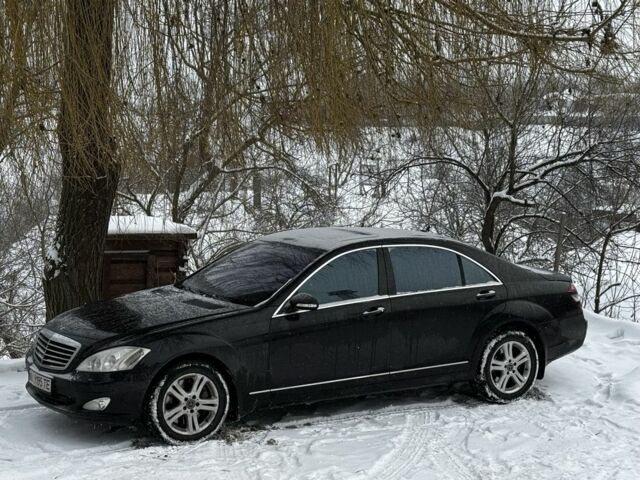 Черный Мерседес С Класс, объемом двигателя 5.4 л и пробегом 181 тыс. км за 12000 $, фото 1 на Automoto.ua