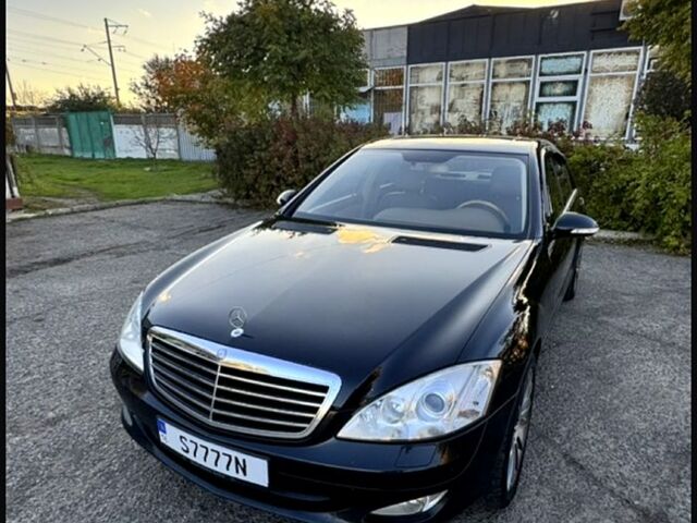 Черный Мерседес С Класс, объемом двигателя 3 л и пробегом 300 тыс. км за 10500 $, фото 1 на Automoto.ua