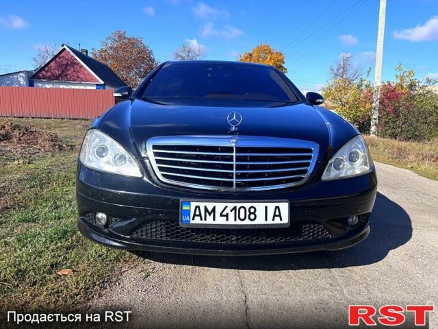 Черный Мерседес С Класс, объемом двигателя 5.5 л и пробегом 320 тыс. км за 11999 $, фото 1 на Automoto.ua