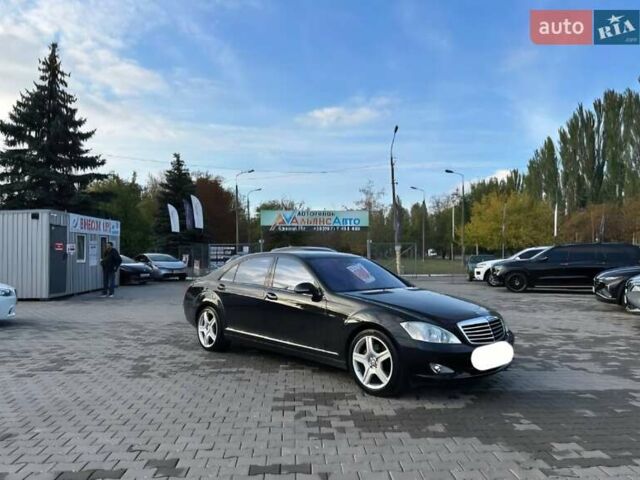 Черный Мерседес С Класс, объемом двигателя 5.5 л и пробегом 205 тыс. км за 11400 $, фото 1 на Automoto.ua