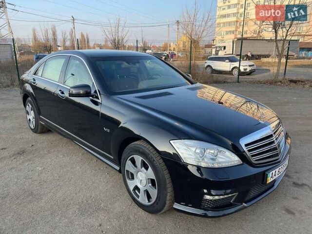 Черный Мерседес С Класс, объемом двигателя 5.5 л и пробегом 136 тыс. км за 50000 $, фото 1 на Automoto.ua