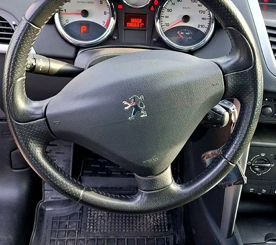 Черный Мерседес С Класс, объемом двигателя 5.5 л и пробегом 220 тыс. км за 10000 $, фото 1 на Automoto.ua