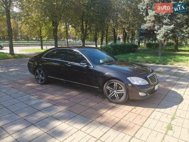 Черный Мерседес С Класс, объемом двигателя 4.7 л и пробегом 530 тыс. км за 14500 $, фото 1 на Automoto.ua