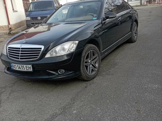 Черный Мерседес С Класс, объемом двигателя 5.5 л и пробегом 236 тыс. км за 11000 $, фото 1 на Automoto.ua