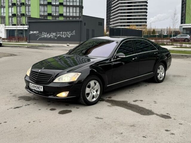 Черный Мерседес С Класс, объемом двигателя 5.5 л и пробегом 258 тыс. км за 7150 $, фото 1 на Automoto.ua