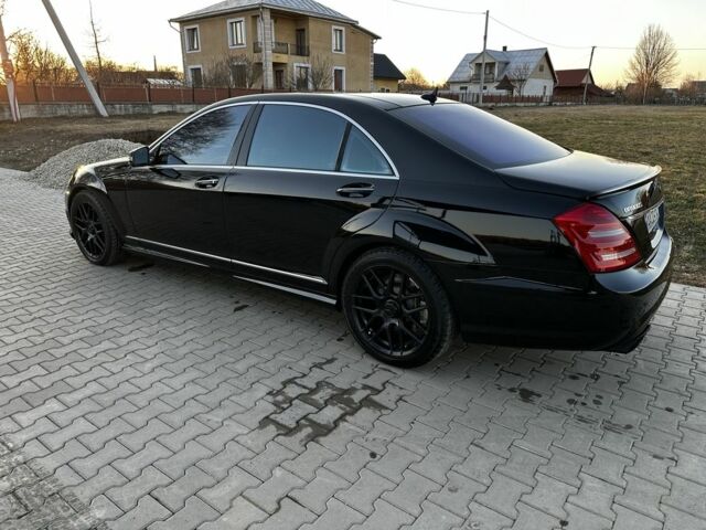 Черный Мерседес С Класс, объемом двигателя 6.2 л и пробегом 172 тыс. км за 14500 $, фото 1 на Automoto.ua