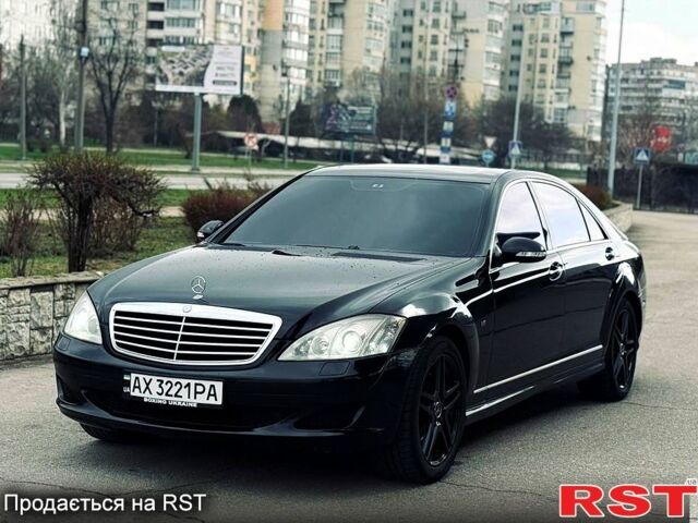 Черный Мерседес С Класс, объемом двигателя 5.5 л и пробегом 300 тыс. км за 14000 $, фото 1 на Automoto.ua
