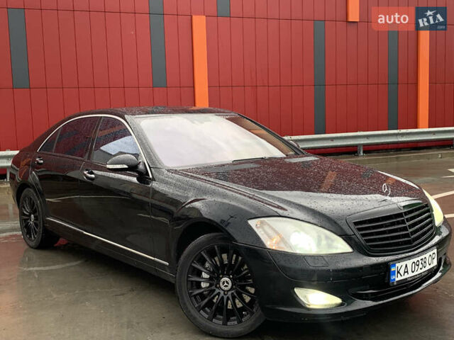 Мерседес С Класс 2007 в Киеве на Automoto.ua Черный Мерседес С Класс, объемом двигателя 5.5 л и пробегом 250 тыс. км за 7750 $, фото 1 на Automoto.ua