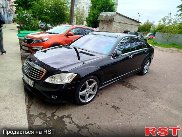 Черный Мерседес С Класс, объемом двигателя 5.5 л и пробегом 217 тыс. км за 10900 $, фото 1 на Automoto.ua