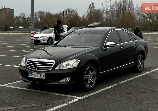 Черный Мерседес С Класс, объемом двигателя 2.99 л и пробегом 208 тыс. км за 14000 $, фото 1 на Automoto.ua