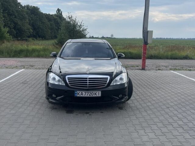Черный Мерседес С Класс, объемом двигателя 5.5 л и пробегом 215 тыс. км за 12000 $, фото 1 на Automoto.ua
