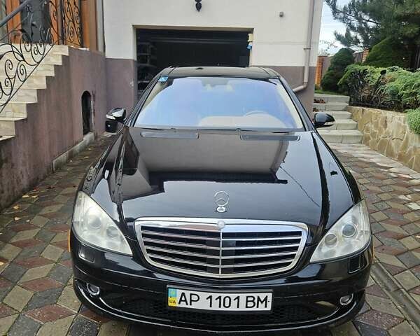 Черный Мерседес С Класс, объемом двигателя 5.5 л и пробегом 196 тыс. км за 16000 $, фото 1 на Automoto.ua