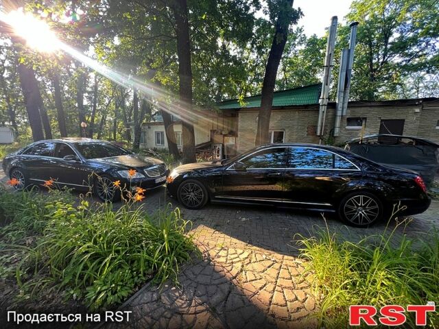 Черный Мерседес С Класс, объемом двигателя 5.5 л и пробегом 218 тыс. км за 13800 $, фото 1 на Automoto.ua