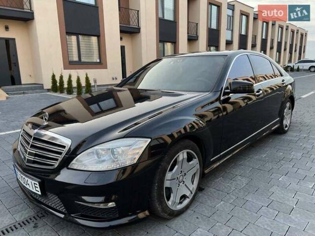 Черный Мерседес С Класс, объемом двигателя 5.5 л и пробегом 220 тыс. км за 12999 $, фото 1 на Automoto.ua