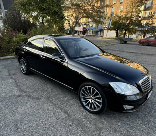 Черный Мерседес С Класс, объемом двигателя 2.99 л и пробегом 300 тыс. км за 10500 $, фото 1 на Automoto.ua