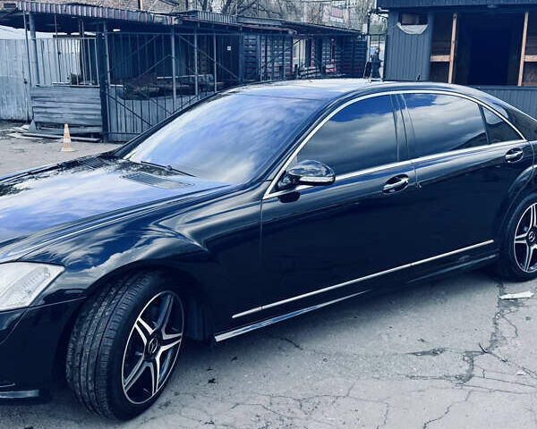 Чорний Мерседес С Клас, об'ємом двигуна 3.5 л та пробігом 190 тис. км за 10500 $, фото 1 на Automoto.ua