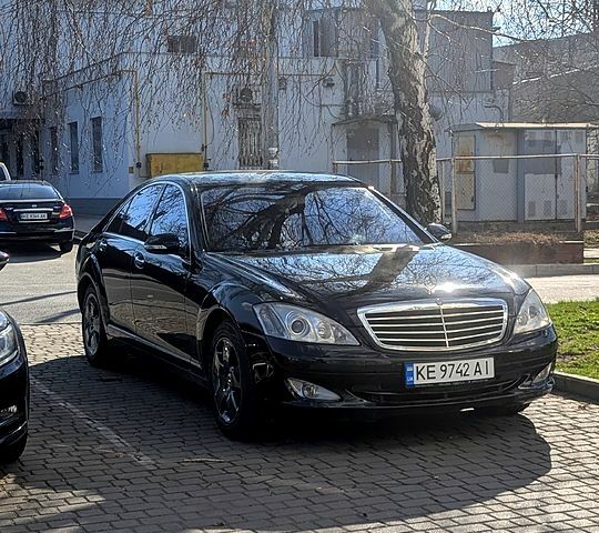 Чорний Мерседес С Клас, об'ємом двигуна 4.7 л та пробігом 208 тис. км за 11000 $, фото 1 на Automoto.ua