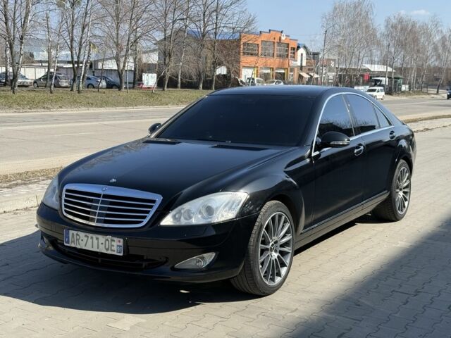 Черный Мерседес С Класс, объемом двигателя 4 л и пробегом 224 тыс. км за 5550 $, фото 1 на Automoto.ua