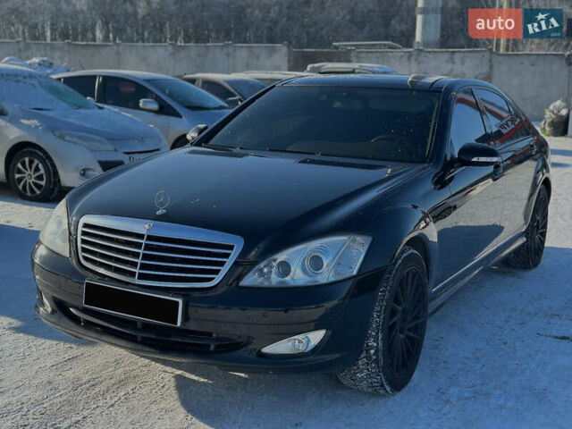 Чорний Мерседес С Клас, об'ємом двигуна 5.5 л та пробігом 240 тис. км за 9100 $, фото 1 на Automoto.ua