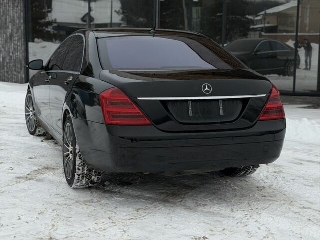 Чорний Мерседес С Клас, об'ємом двигуна 4 л та пробігом 220 тис. км за 7500 $, фото 1 на Automoto.ua