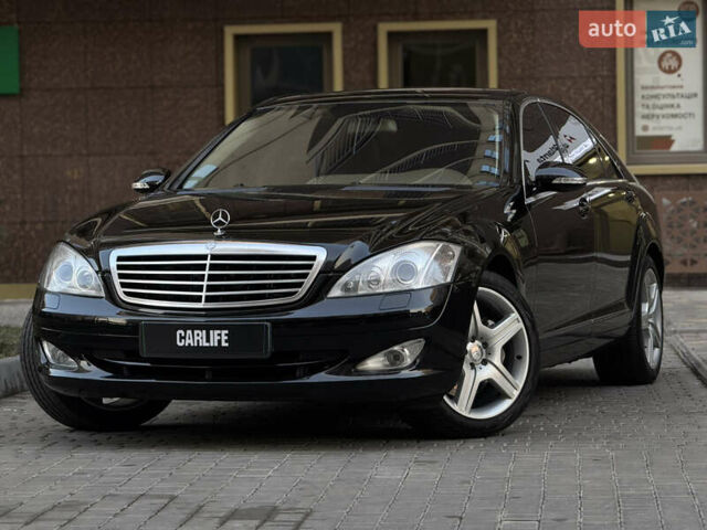 Черный Мерседес С Класс, объемом двигателя 5.5 л и пробегом 290 тыс. км за 10000 $, фото 1 на Automoto.ua